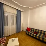Apartment With Balcony And Ac Next To Danube